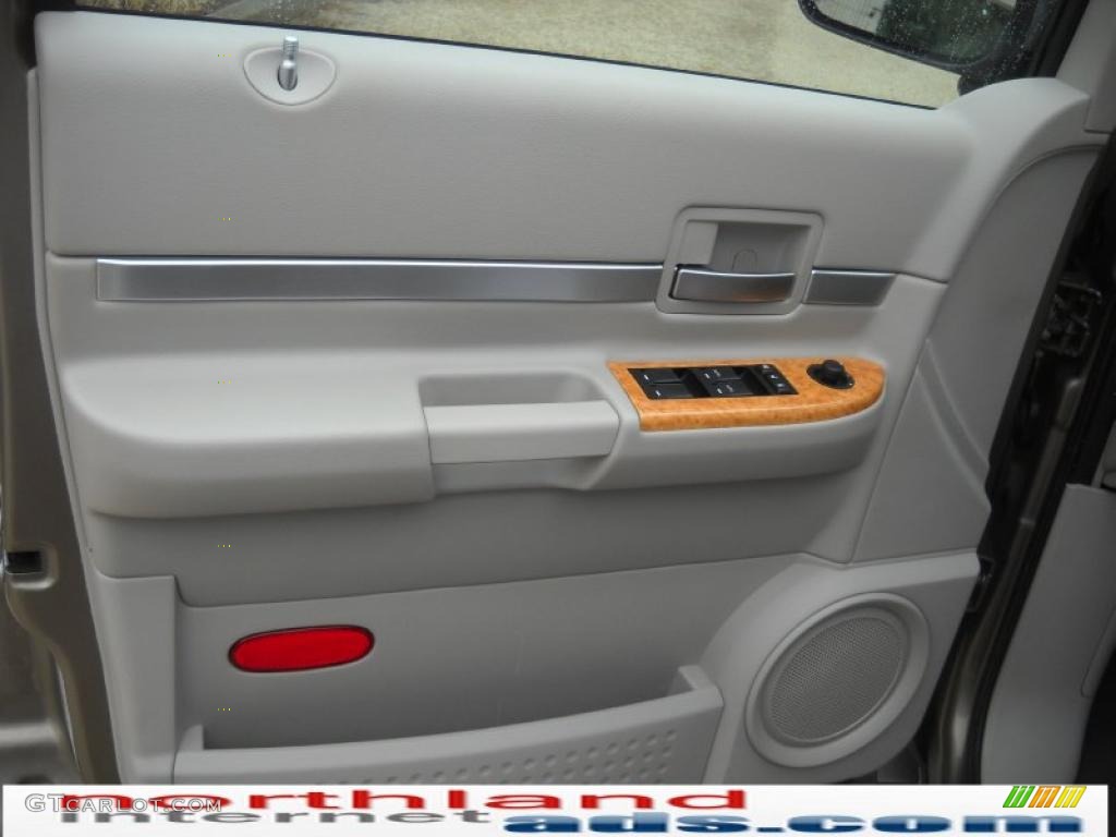 2007 Aspen Limited HEMI 4WD - Light Khaki Beige Metallic / Dark Khaki/Light Graystone photo #6