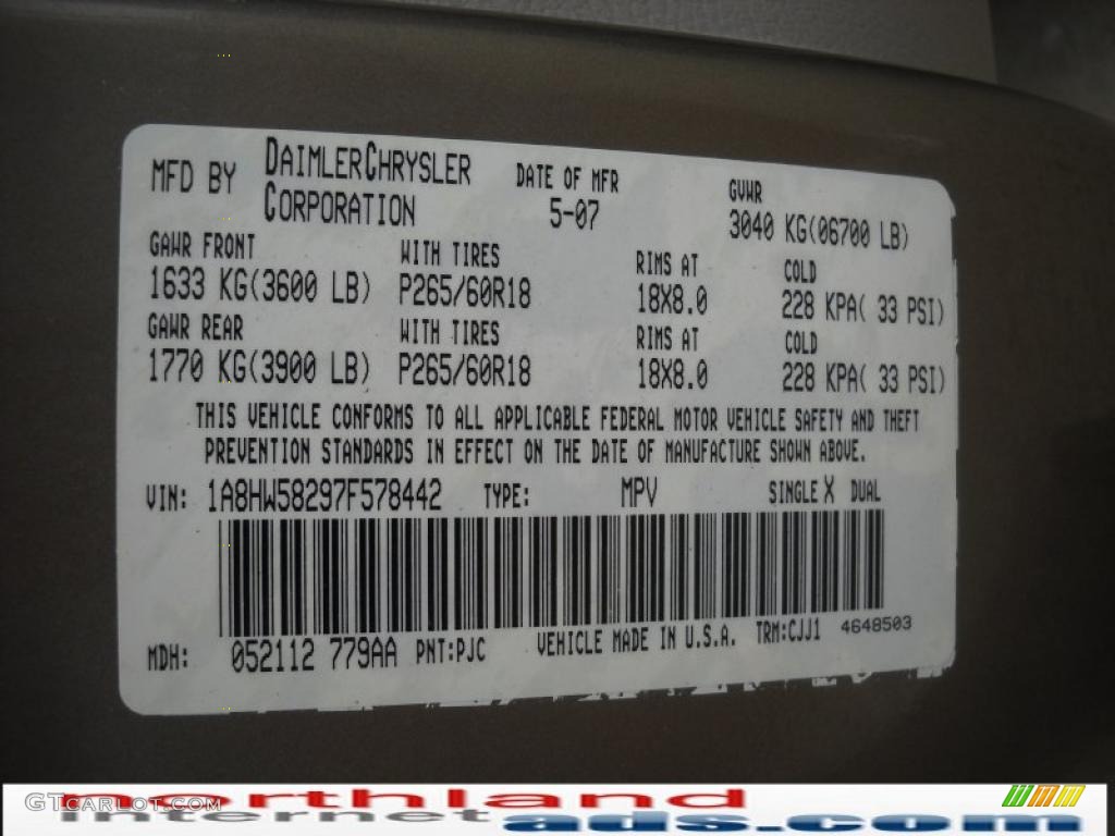 2007 Aspen Limited HEMI 4WD - Light Khaki Beige Metallic / Dark Khaki/Light Graystone photo #8