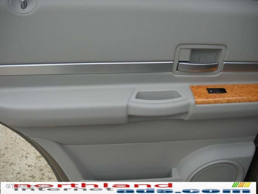 2007 Aspen Limited HEMI 4WD - Light Khaki Beige Metallic / Dark Khaki/Light Graystone photo #9