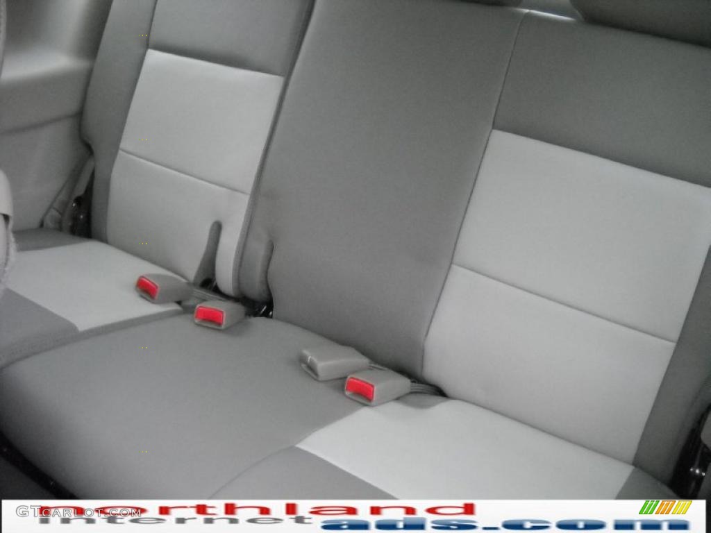 2007 Aspen Limited HEMI 4WD - Light Khaki Beige Metallic / Dark Khaki/Light Graystone photo #11