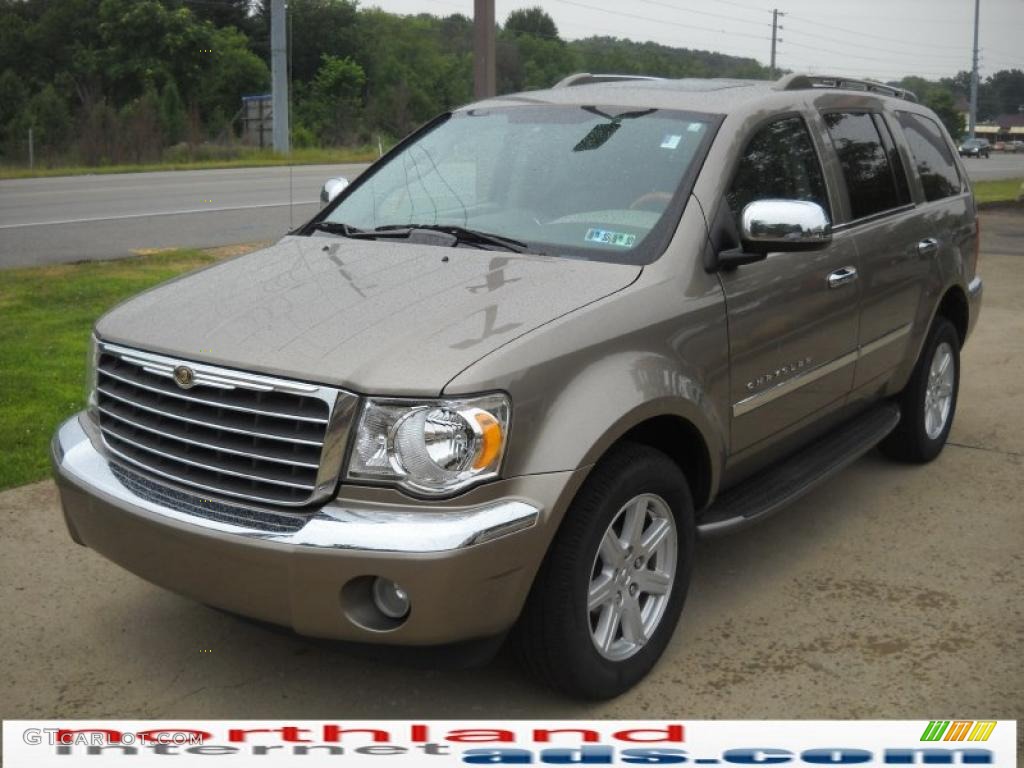 2007 Aspen Limited HEMI 4WD - Light Khaki Beige Metallic / Dark Khaki/Light Graystone photo #12