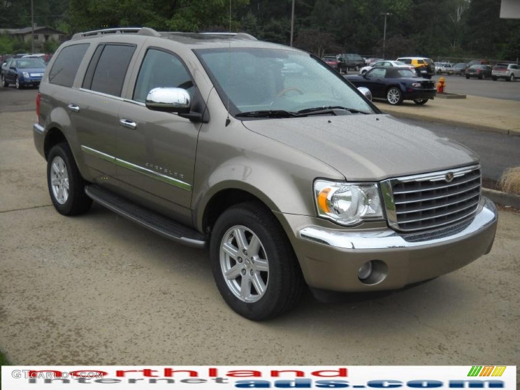 2007 Aspen Limited HEMI 4WD - Light Khaki Beige Metallic / Dark Khaki/Light Graystone photo #14