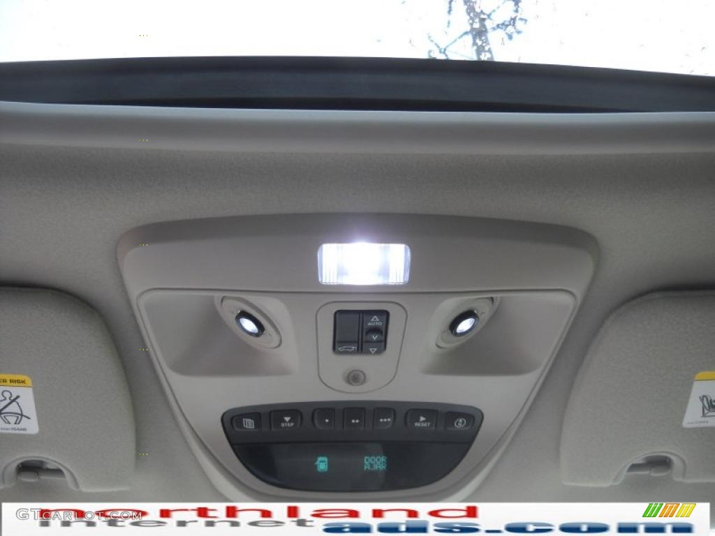 2007 Aspen Limited HEMI 4WD - Light Khaki Beige Metallic / Dark Khaki/Light Graystone photo #16
