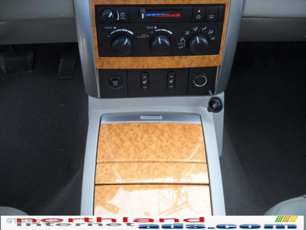 2007 Aspen Limited HEMI 4WD - Light Khaki Beige Metallic / Dark Khaki/Light Graystone photo #18
