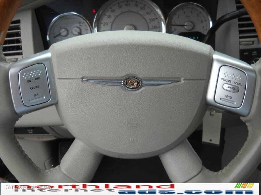 2007 Aspen Limited HEMI 4WD - Light Khaki Beige Metallic / Dark Khaki/Light Graystone photo #19