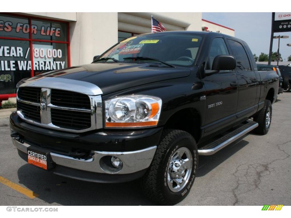 2006 Ram 1500 SLT Mega Cab 4x4 - Black / Medium Slate Gray photo #13