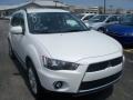 Diamond White Pearl - Outlander SE 4WD Photo No. 12