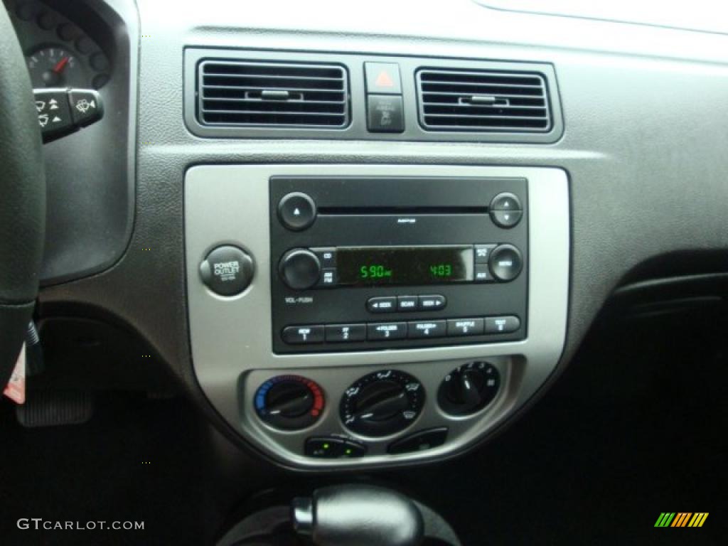 2007 Focus ZX5 SES Hatchback - CD Silver Metallic / Charcoal/Light Flint photo #13