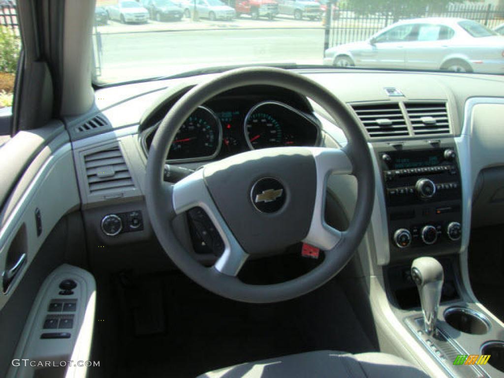 2010 Traverse LS AWD - Silver Ice Metallic / Dark Gray/Light Gray photo #5