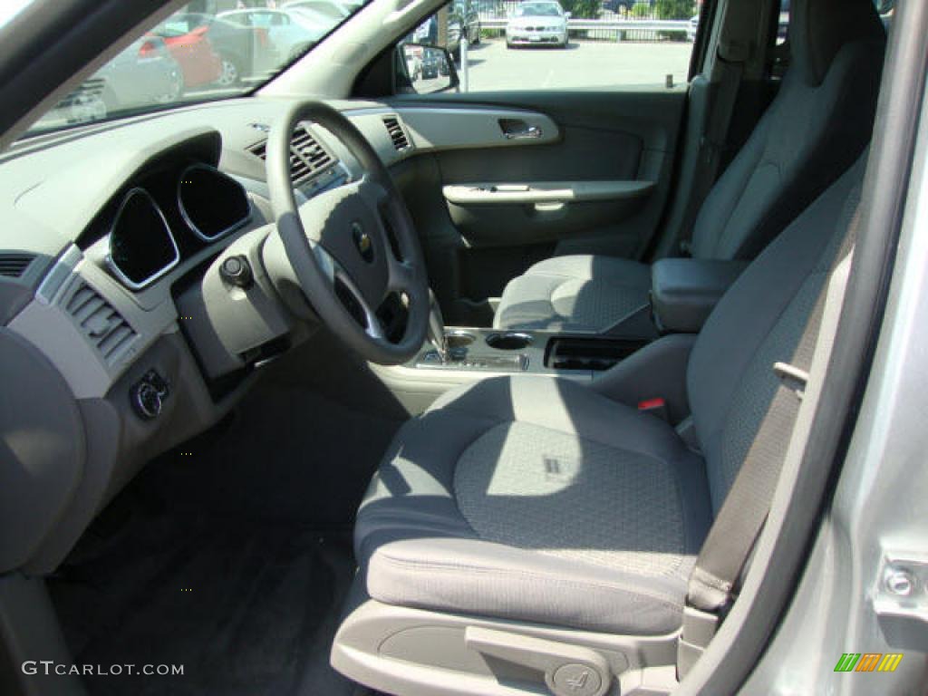 2010 Traverse LS AWD - Silver Ice Metallic / Dark Gray/Light Gray photo #6