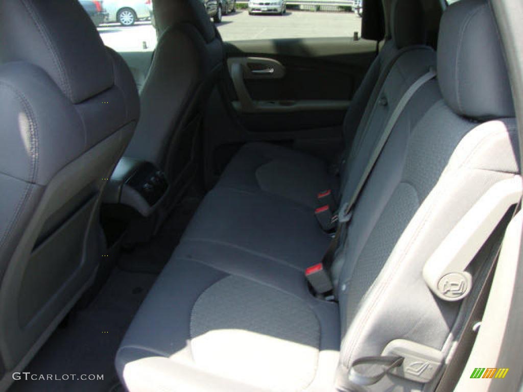 2010 Traverse LS AWD - Silver Ice Metallic / Dark Gray/Light Gray photo #8