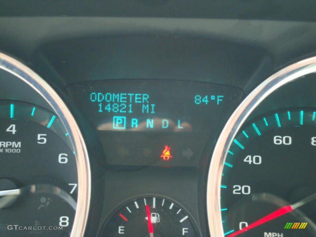 2010 Traverse LS AWD - Silver Ice Metallic / Dark Gray/Light Gray photo #9