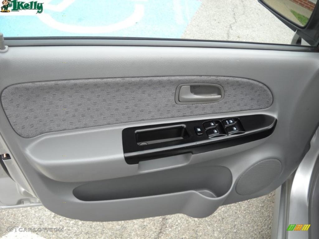 2005 Rio Cinco Hatchback - Diamond Silver / Gray photo #7