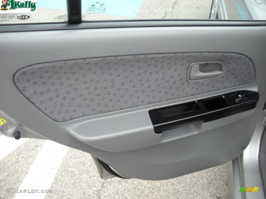 2005 Rio Cinco Hatchback - Diamond Silver / Gray photo #11
