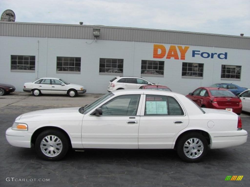 2005 Crown Victoria LX - Vibrant White / Light Flint photo #2