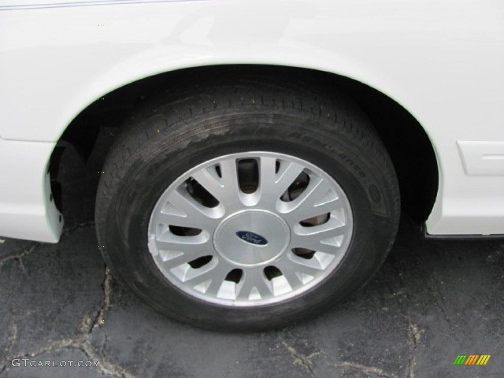 2005 Crown Victoria LX - Vibrant White / Light Flint photo #3