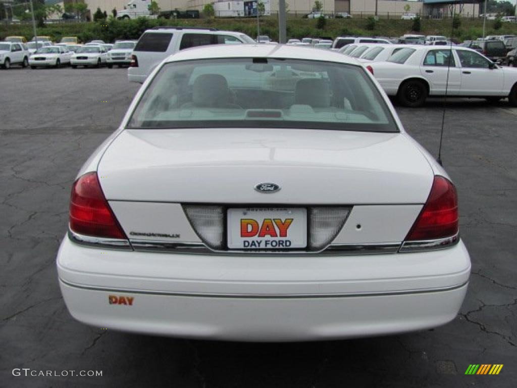 2005 Crown Victoria LX - Vibrant White / Light Flint photo #7