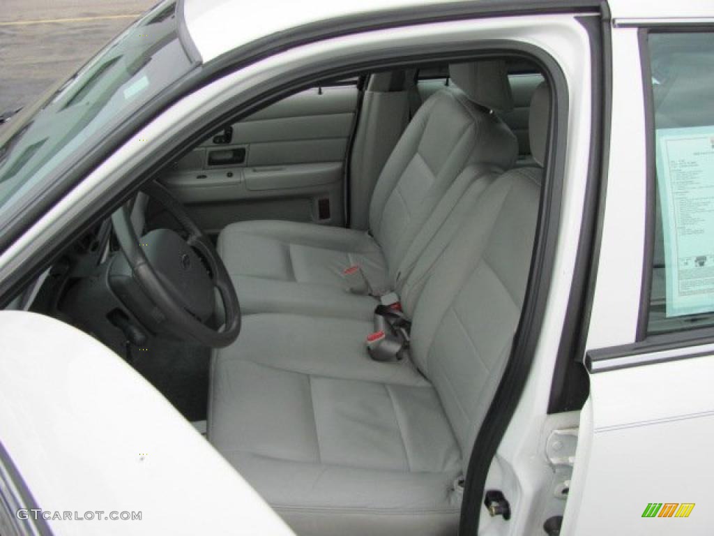 2005 Crown Victoria LX - Vibrant White / Light Flint photo #9