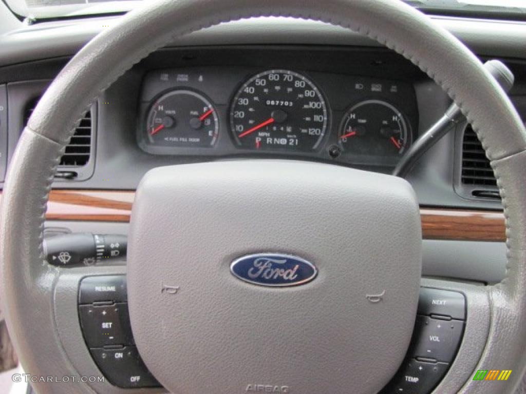 2005 Crown Victoria LX - Vibrant White / Light Flint photo #11