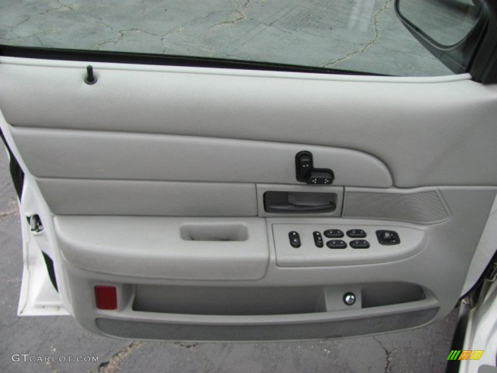 2005 Crown Victoria LX - Vibrant White / Light Flint photo #12