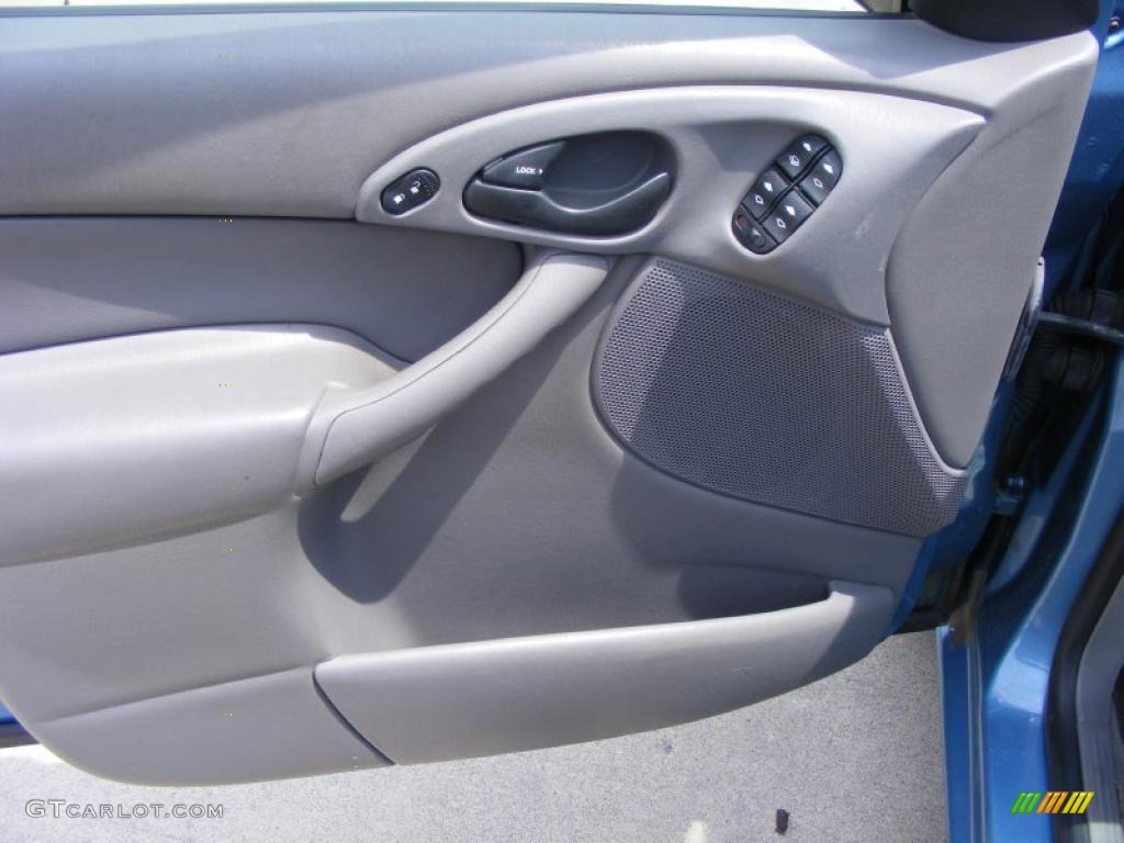 2001 Focus SE Sedan - Malibu Blue Metallic / Medium Graphite Grey photo #10