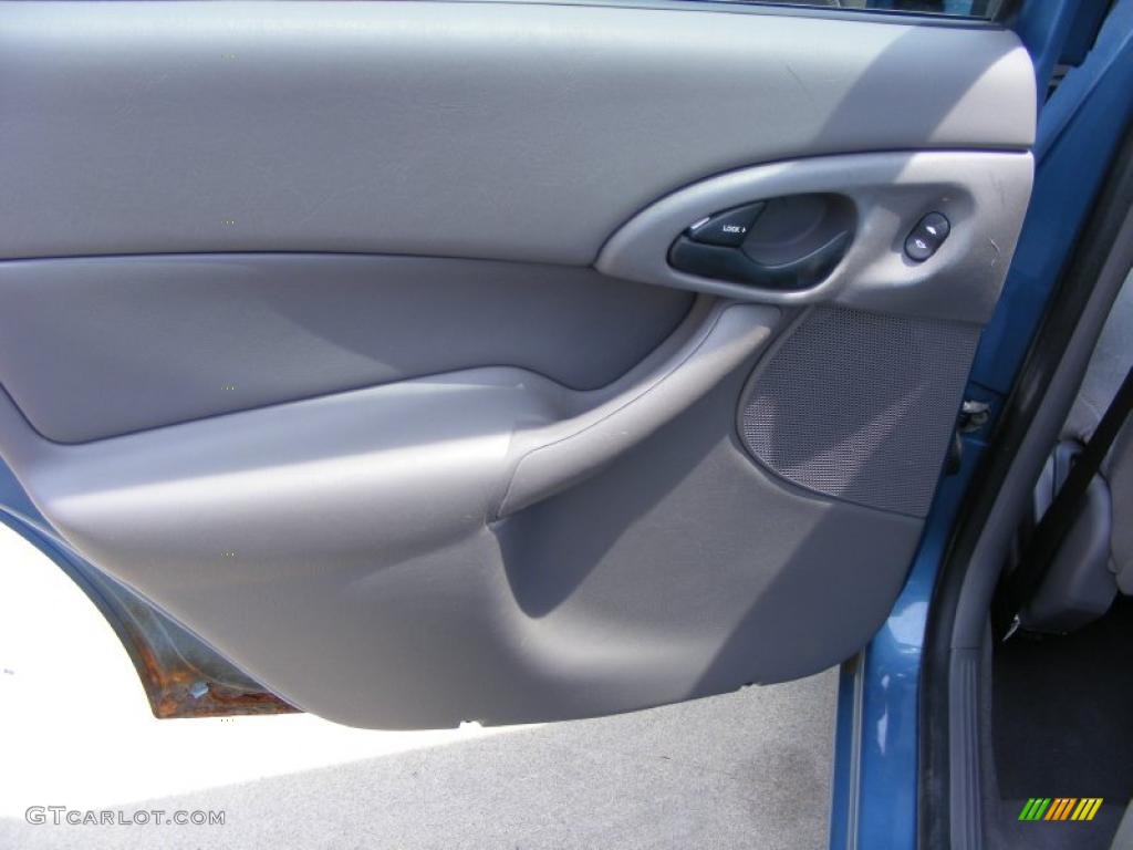 2001 Focus SE Sedan - Malibu Blue Metallic / Medium Graphite Grey photo #12