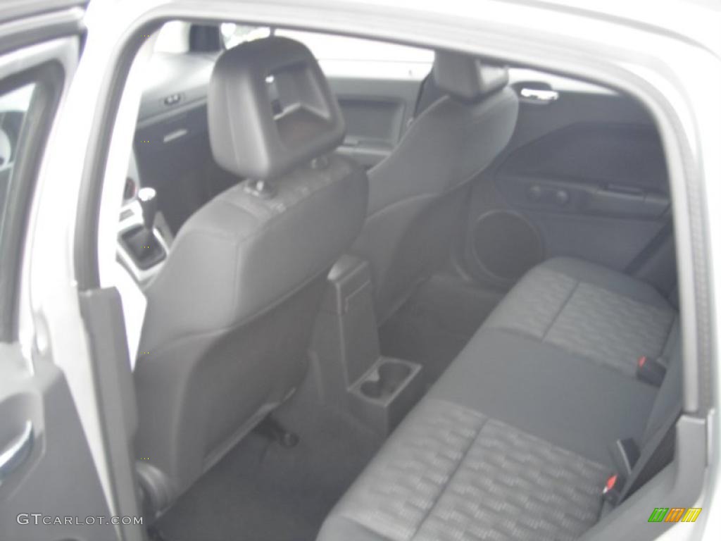 2008 Caliber SE - Bright Silver Metallic / Dark Slate Gray photo #19