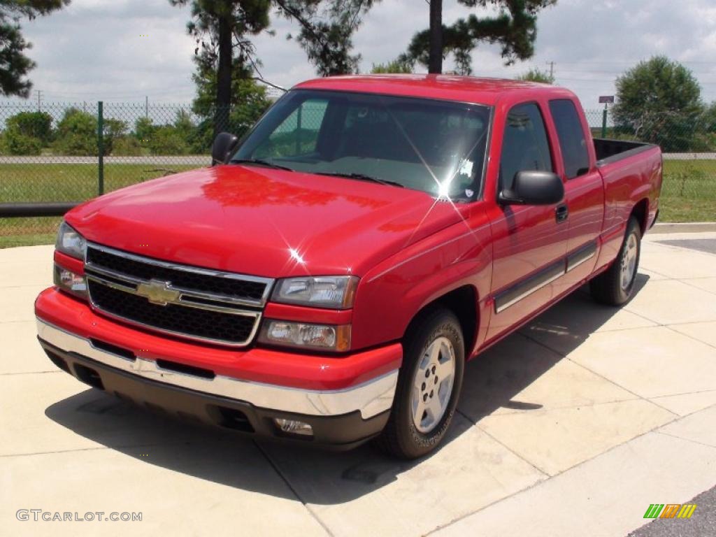 2006 Silverado 1500 LS Extended Cab - Victory Red / Medium Gray photo #13