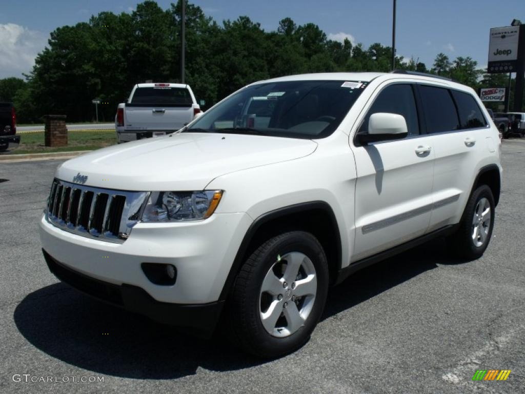 2011 Grand Cherokee Laredo X Package - Stone White / Dark Graystone/Medium Graystone photo #4