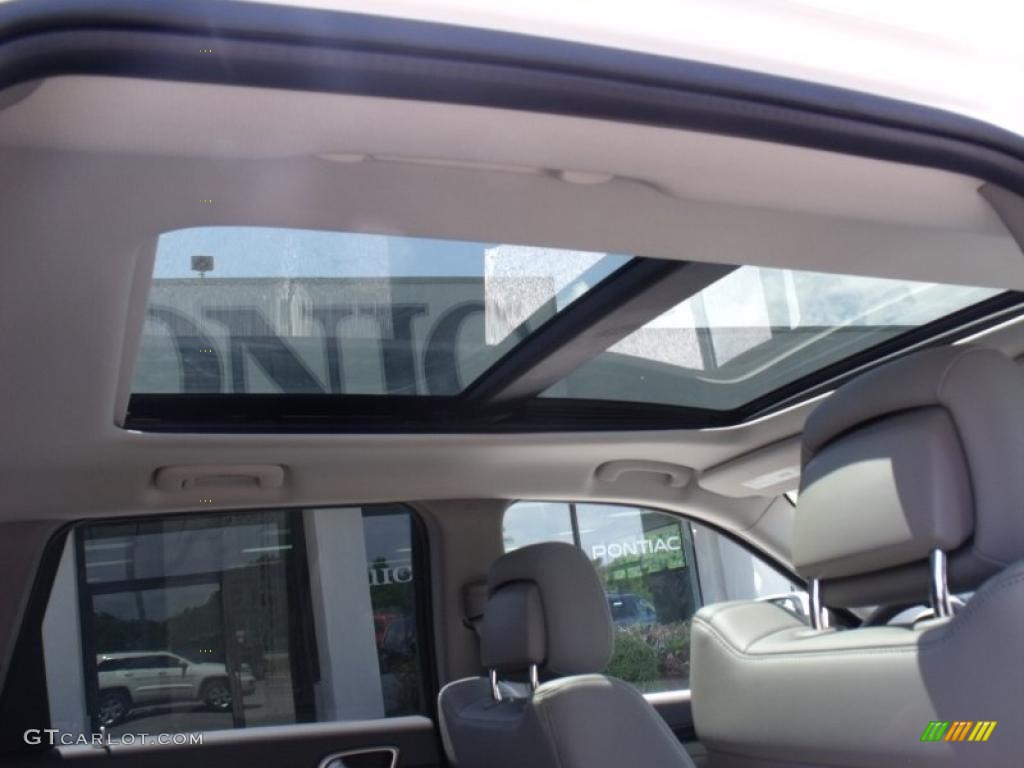 2011 Grand Cherokee Laredo X Package - Stone White / Dark Graystone/Medium Graystone photo #15