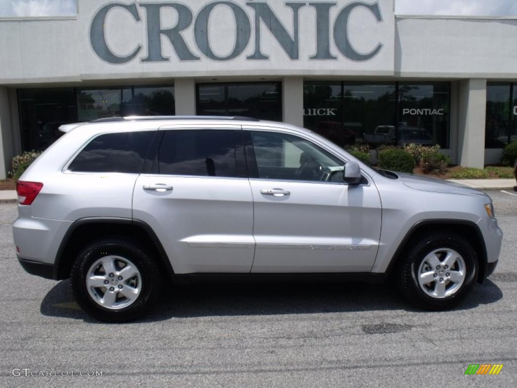 Bright Silver Metallic Jeep Grand Cherokee