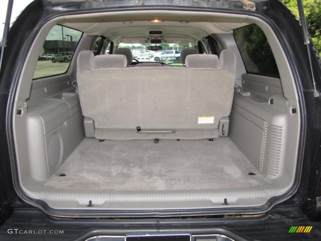 2005 Suburban 1500 LS - Dark Gray Metallic / Gray/Dark Charcoal photo #16