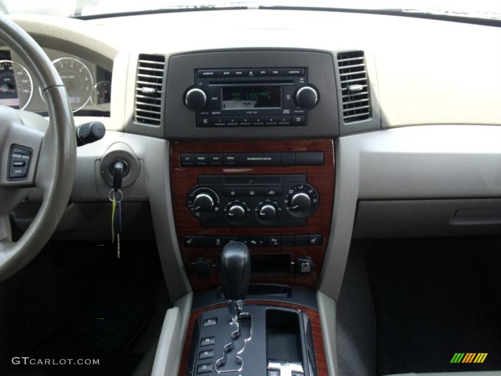 2006 Grand Cherokee Limited 4x4 - Black / Medium Slate Gray photo #21