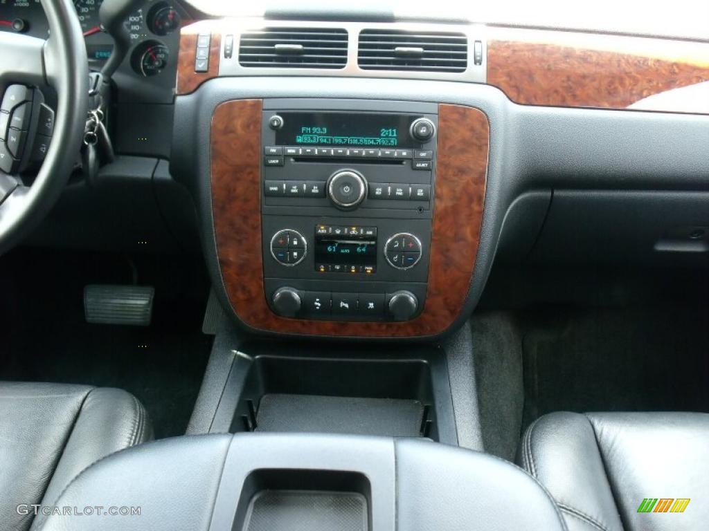 2007 Suburban 1500 LT - Silver Birch Metallic / Ebony photo #18