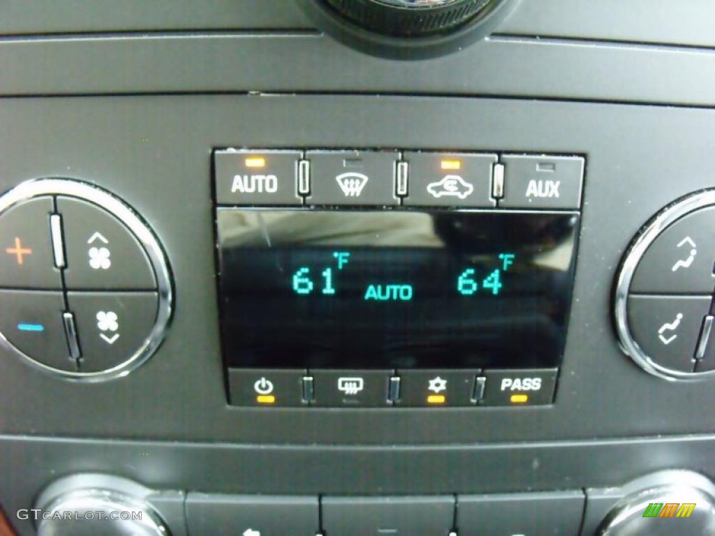 2007 Suburban 1500 LT - Silver Birch Metallic / Ebony photo #22