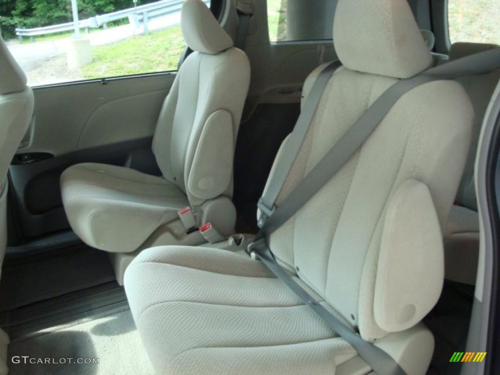 2011 Sienna LE - Silver Sky Metallic / Light Gray photo #9
