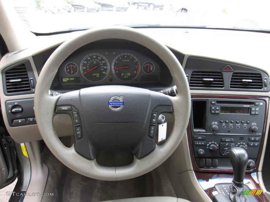 2007 XC70 AWD Cross Country - Willow Green Metallic / Taupe photo #10