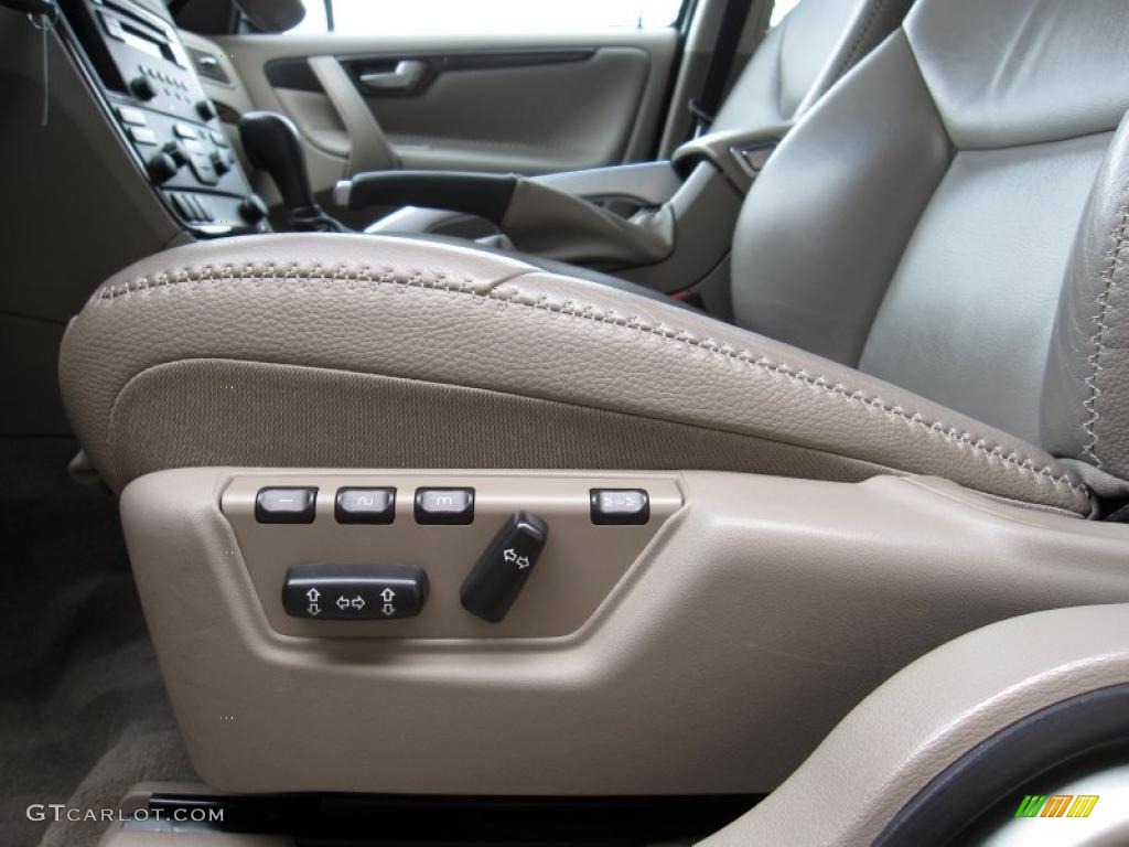 2007 XC70 AWD Cross Country - Willow Green Metallic / Taupe photo #14