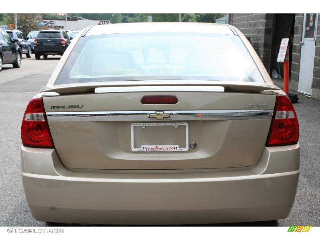 2005 Malibu LS V6 Sedan - Light Driftwood Metallic / Neutral Beige photo #9