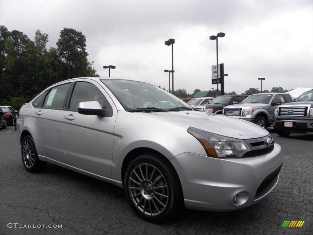 2010 Focus SES Sedan - Ingot Silver Metallic / Medium Stone photo #1