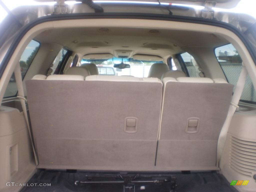 2003 Expedition XLT 4x4 - Arizona Beige Metallic / Medium Parchment photo #9