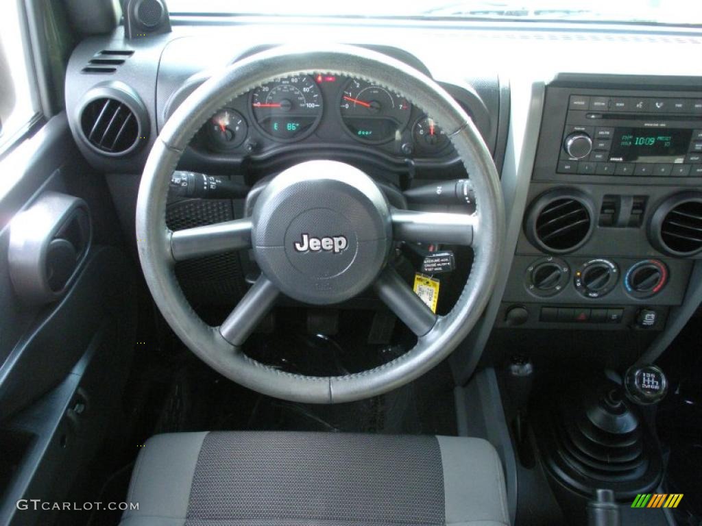 2007 Wrangler X 4x4 - Jeep Green Metallic / Dark Slate Gray/Medium Slate Gray photo #19