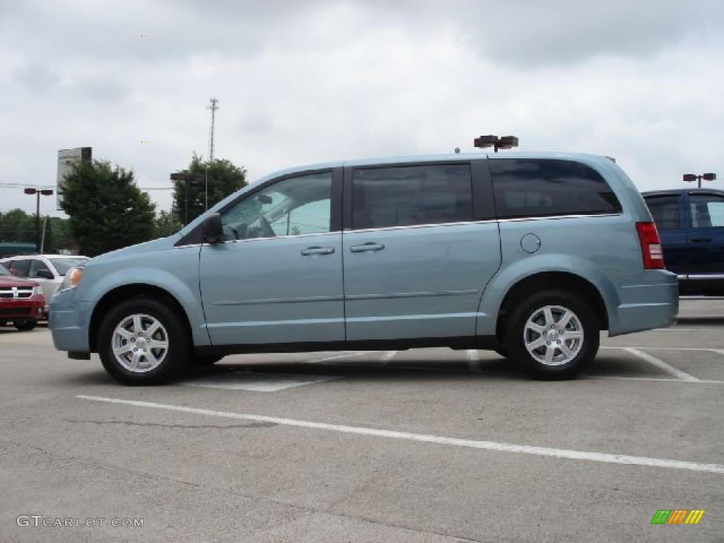 2010 Town & Country LX - Clearwater Blue Pearl / Dark Slate Gray photo #6