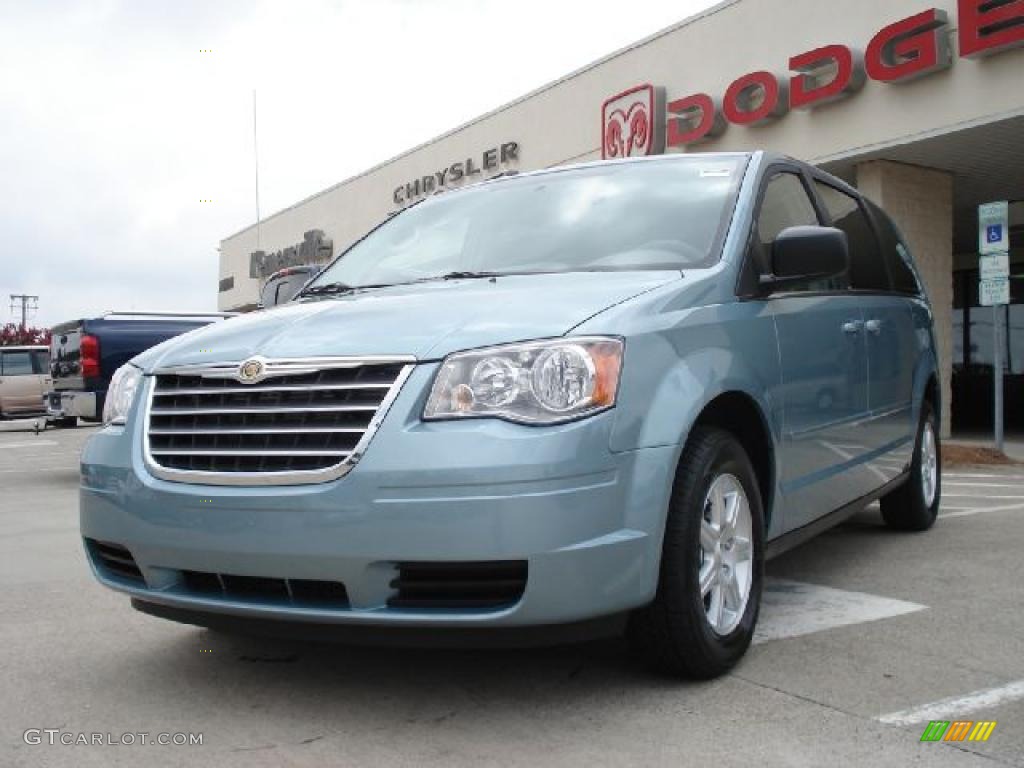 2010 Town & Country LX - Clearwater Blue Pearl / Dark Slate Gray photo #7