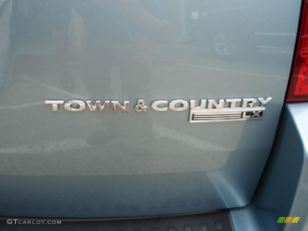 2010 Town & Country LX - Clearwater Blue Pearl / Dark Slate Gray photo #16