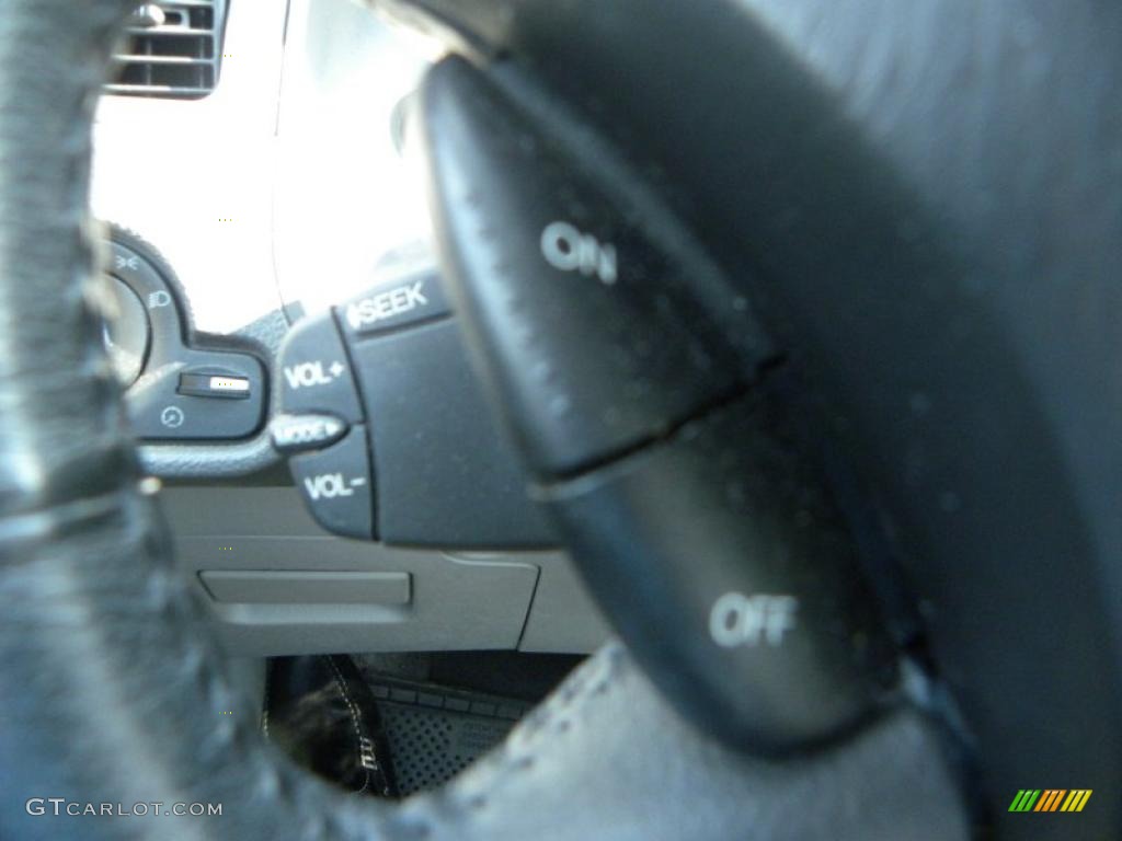 2005 Focus ZX4 SE Sedan - Liquid Grey Metallic / Dark Flint/Light Flint photo #20