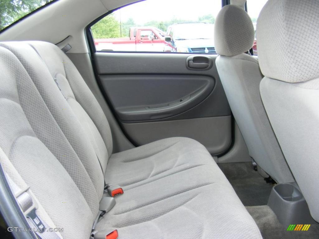 2004 Stratus SXT Sedan - Black / Dark Taupe/Medium Taupe photo #26