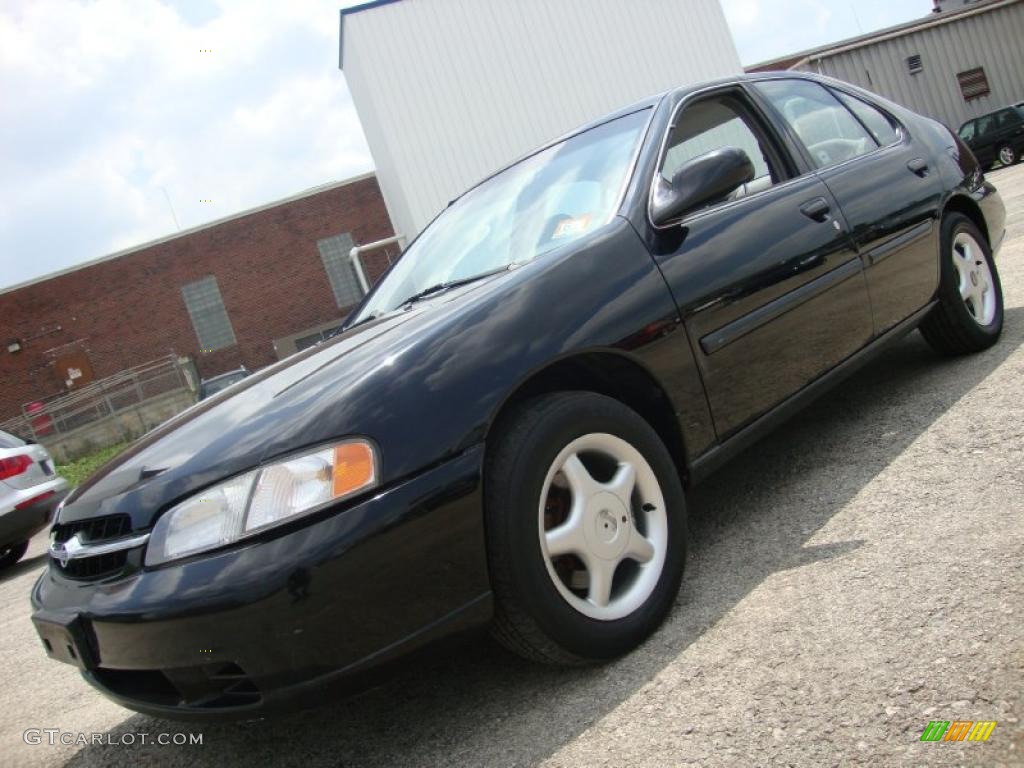 1999 Altima GXE - Super Black / Grey photo #1