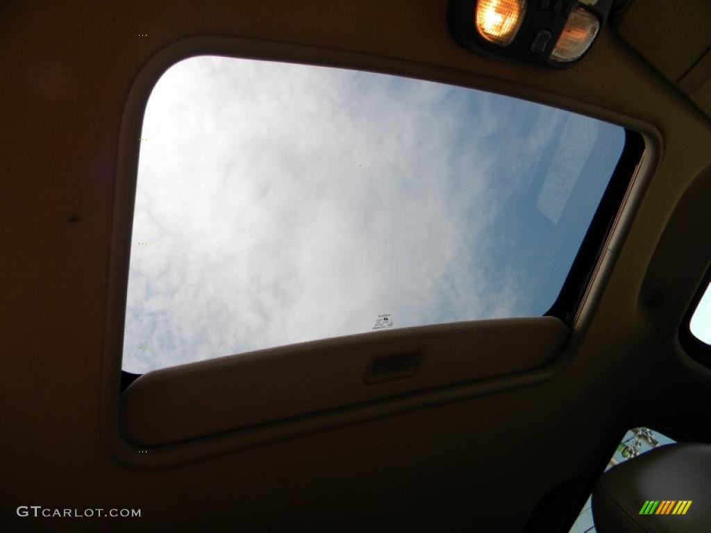 1998 Bravada AWD - Medium Red Metallic / Light Beige photo #12