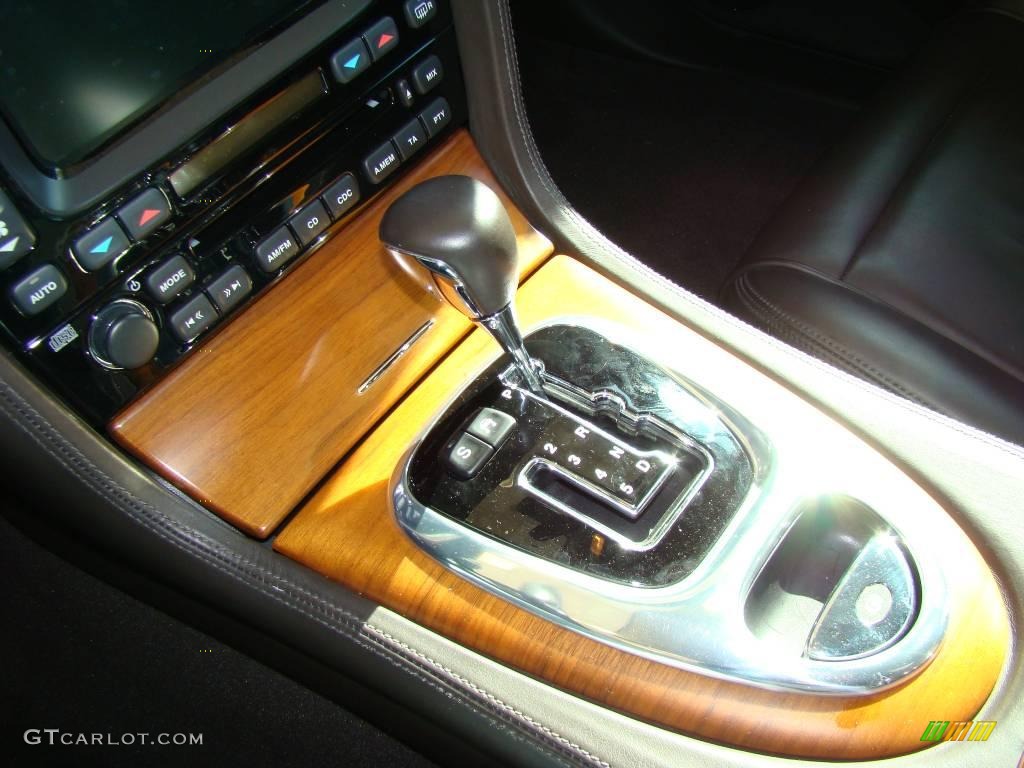 2006 XJ Super V8 Portfolio - Black Cherry / Conker Brown photo #17